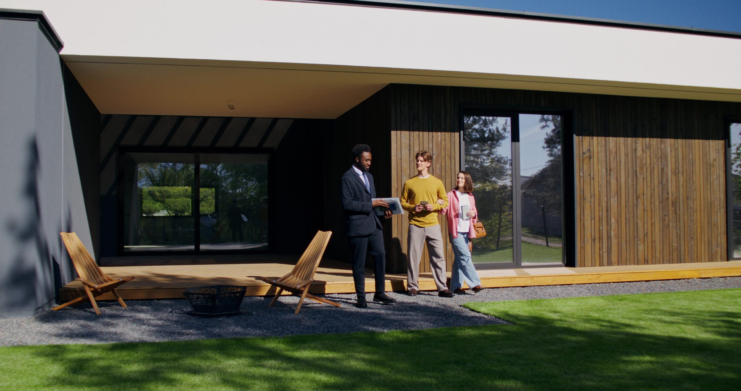 What’s the difference between a grantor and a grantee?